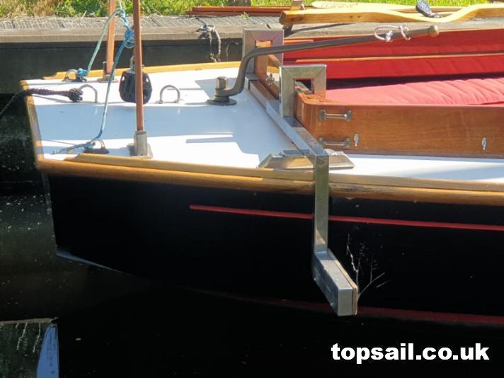 1986 Easticks 28 Custom River Cruiser (Electric)