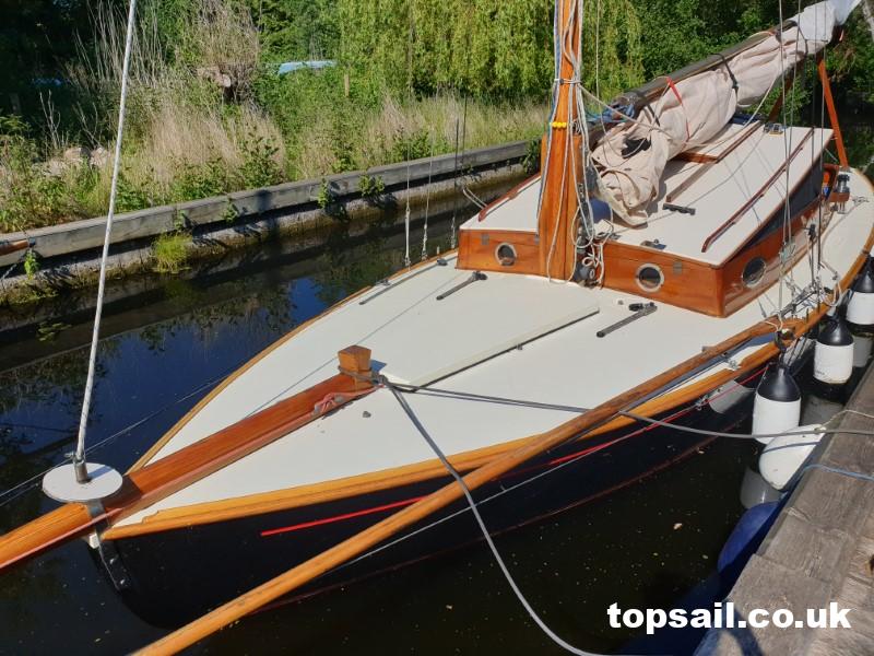 1986 Easticks 28 Custom River Cruiser (Electric)