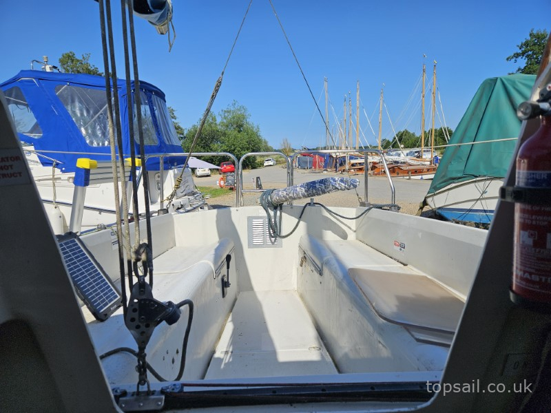 1984 Pegasus 700 (Shallow Fin)