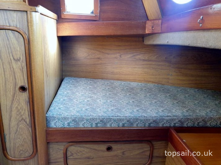 1997 Herbert Woods Lady 32 River Cruiser Class #341 (GRP Hull)