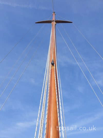 1997 Herbert Woods Lady 32 River Cruiser Class #341 (GRP Hull)
