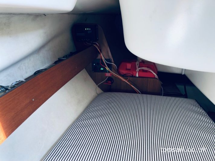 2005 Jeaneau Sun 2000