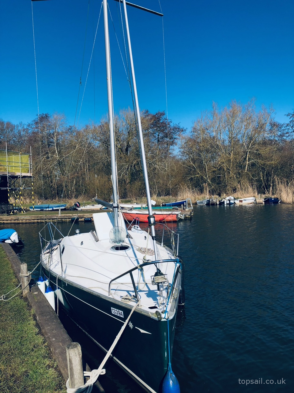 2005 Jeaneau Sun 2000