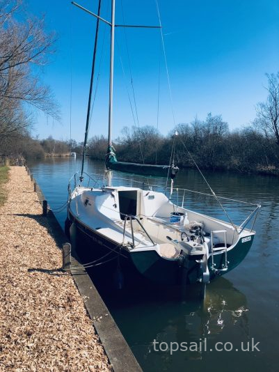 2005 Jeaneau Sun 2000