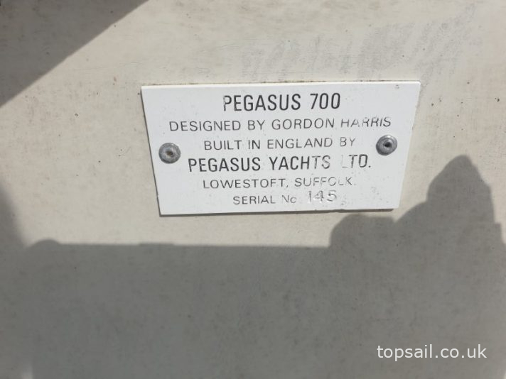 1985 Pegasus 700 (Shallow Fin)