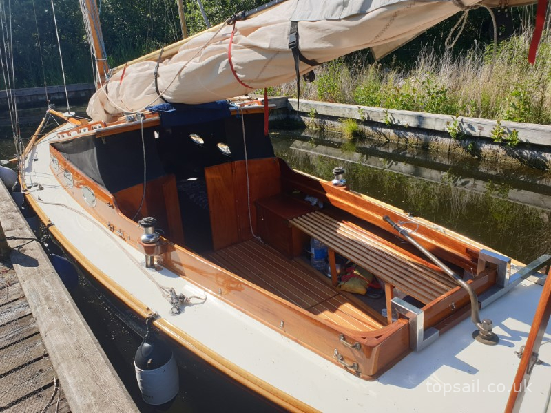 1986 Easticks 28 Custom River Cruiser (Electric)