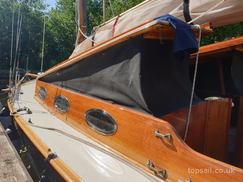1986 Easticks 28 Custom River Cruiser (Electric)