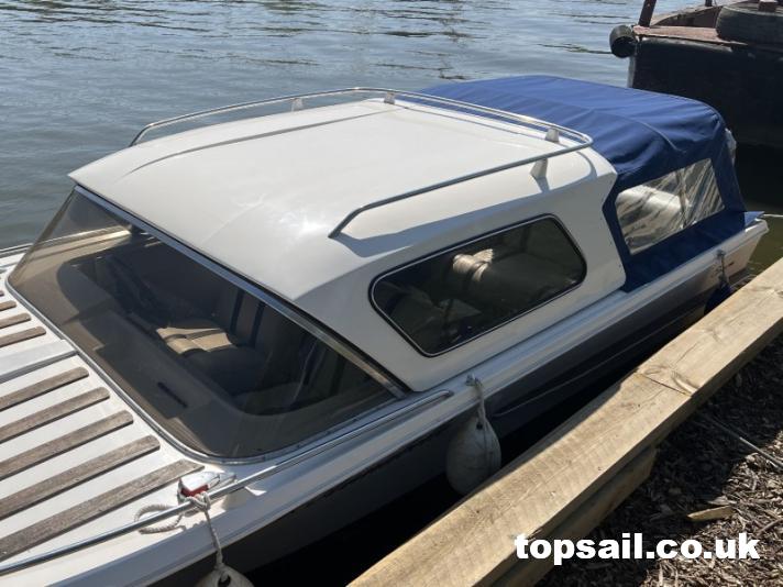 2000 Broom Scorpio Day Boat (With Trailer)