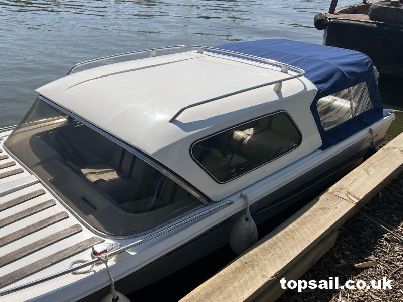2000 Broom Scorpio Day Boat (With Trailer)
