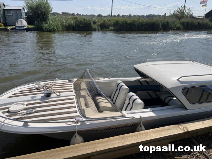 2000 Broom Scorpio Day Boat (With Trailer)
