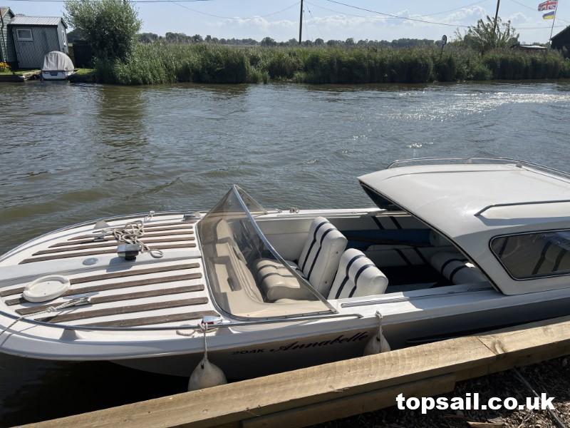 2000 Broom Scorpio Day Boat (With Trailer)