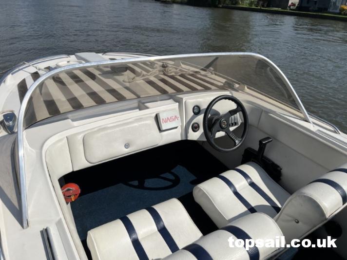 2000 Broom Scorpio Day Boat (With Trailer)