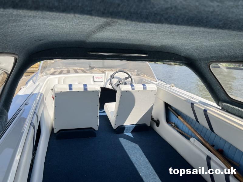 2000 Broom Scorpio Day Boat (With Trailer)