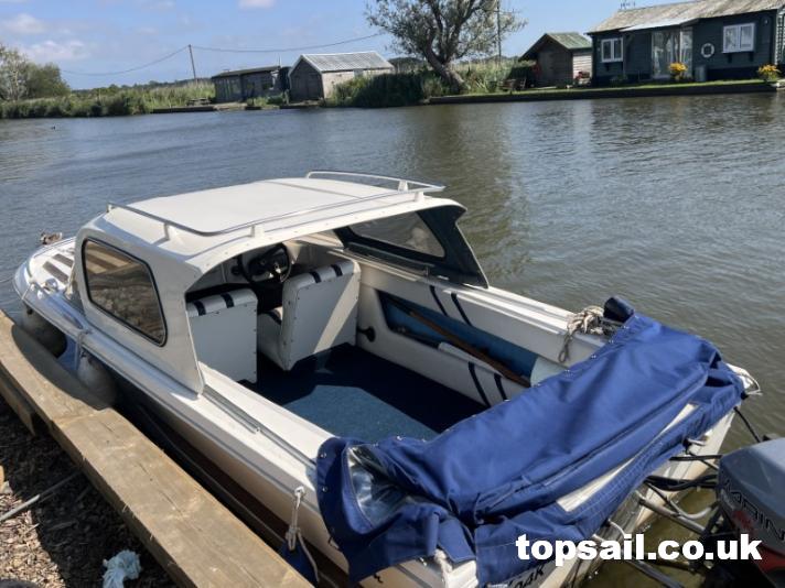 2000 Broom Scorpio Day Boat (With Trailer)