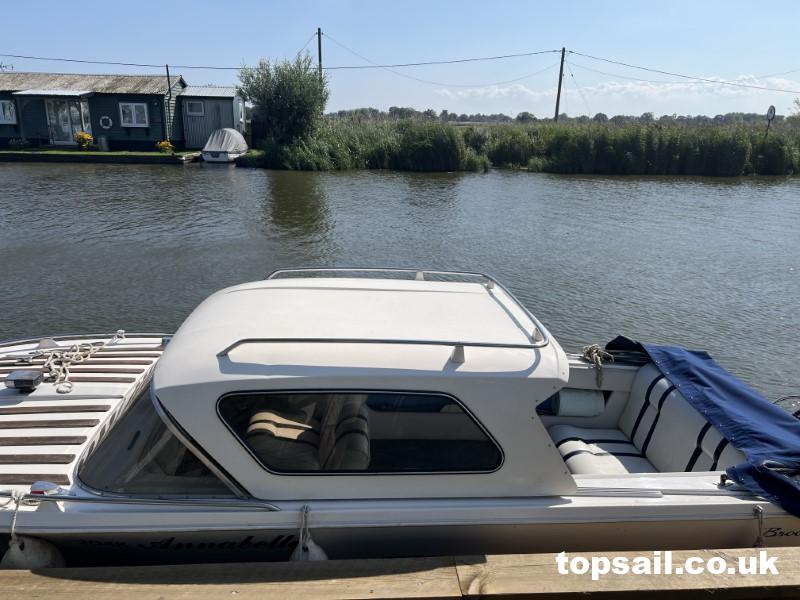 2000 Broom Scorpio Day Boat (With Trailer)