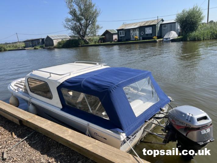 2000 Broom Scorpio Day Boat (With Trailer)