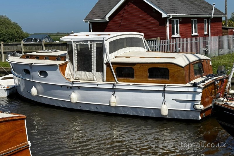 1938 Dawncraft Crimson Dawn Motor Cruiser