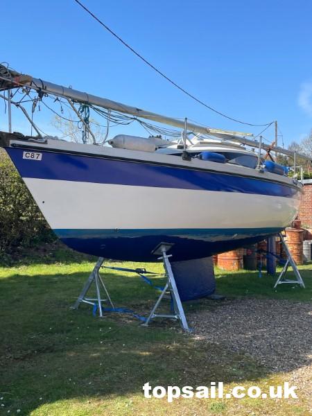 1986 Pegasus 700 (Shallow Fin Keel)