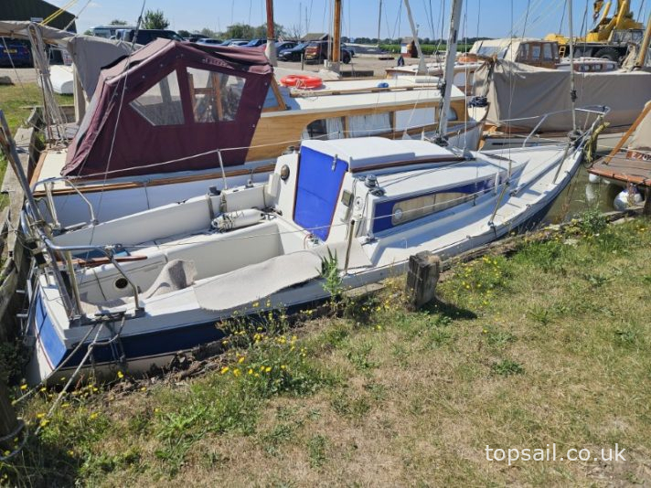 Pegasus 700 (Bilge/Twin Keel)