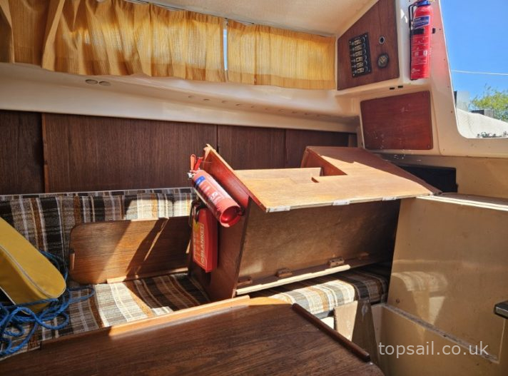 Pegasus 700 (Bilge/Twin Keel)