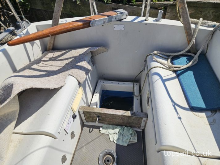 Pegasus 700 (Bilge/Twin Keel)