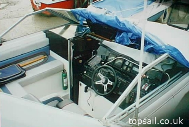1988 Bayliner 2550 Sunbridge