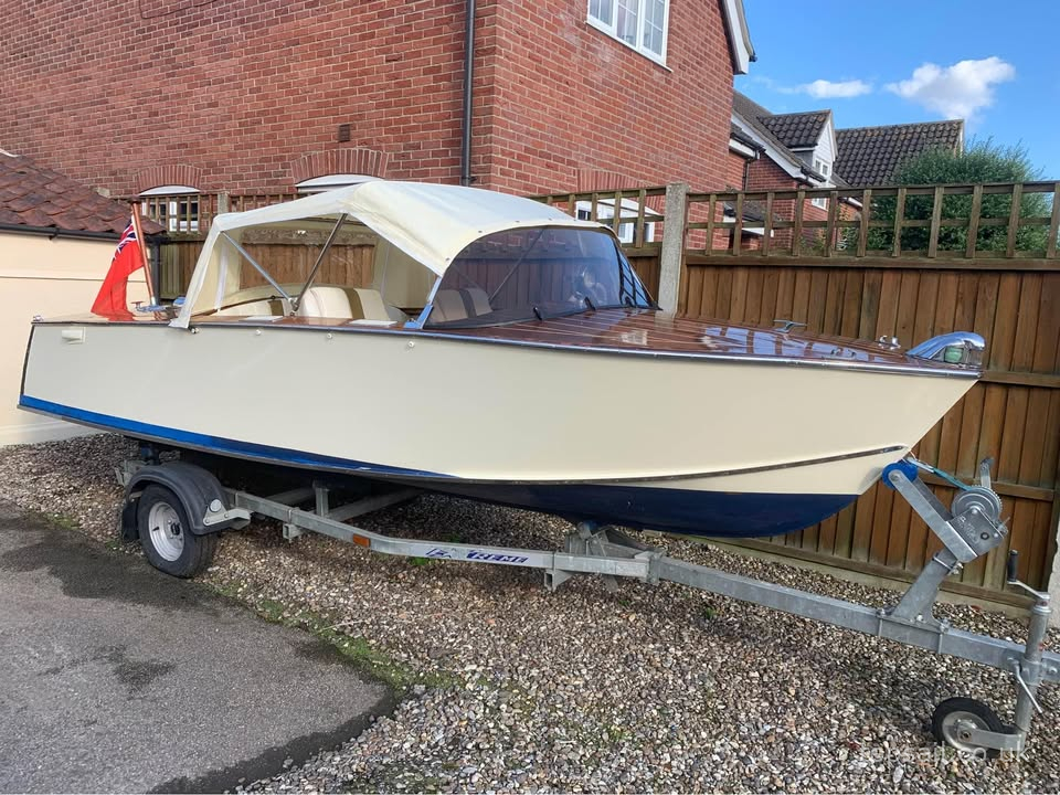 Sebena Classic Speedboat & Trailer