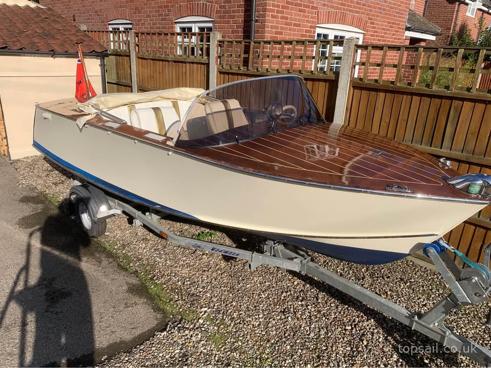 Sebena Classic Speedboat & Trailer