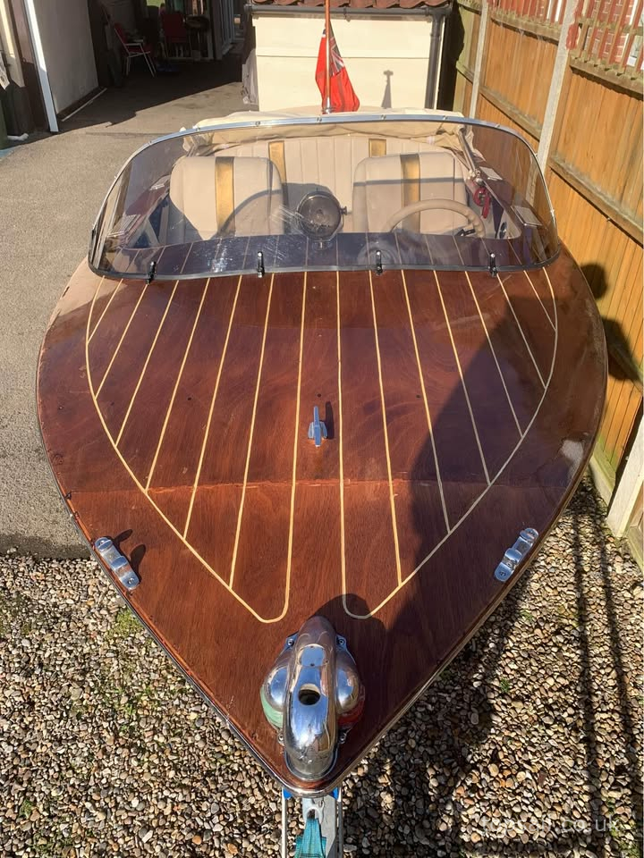 Sebena Classic Speedboat & Trailer