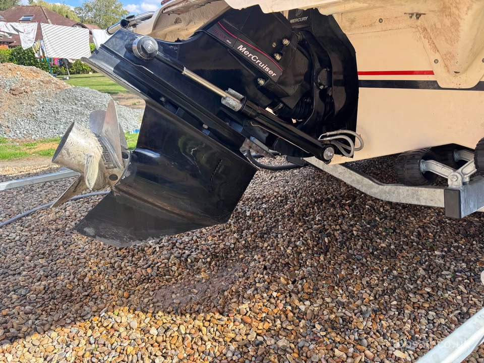Broom Capricorn Speed Boat