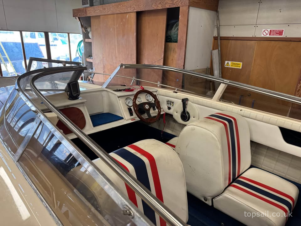 Broom Capricorn Speed Boat