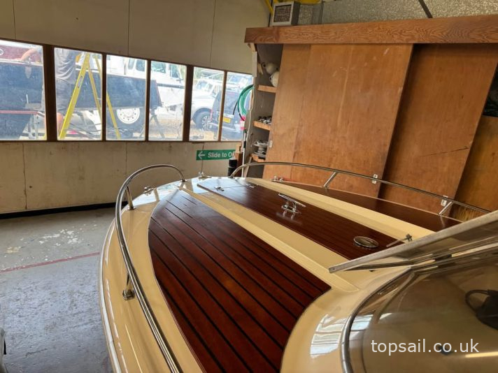 Broom Capricorn Speed Boat