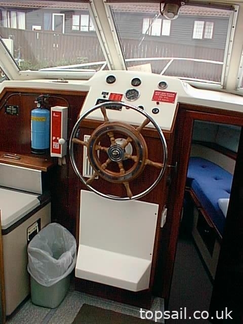 1994 Alpha 29 Flybridge Cruiser