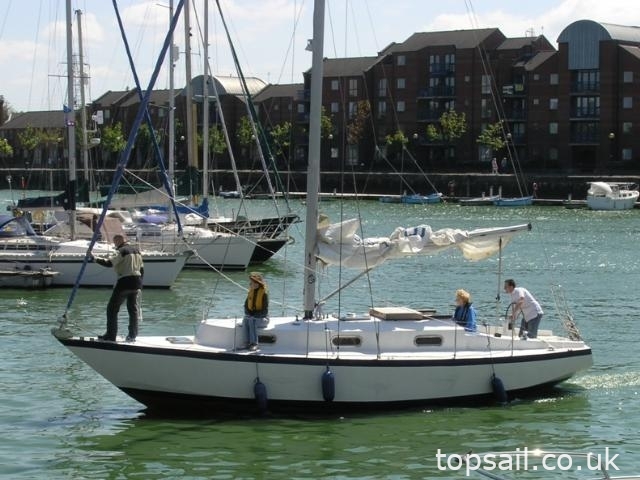 2004 Roberts 34