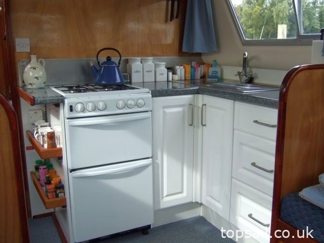 1972 Broom Skipper 30 Centre Cockpit