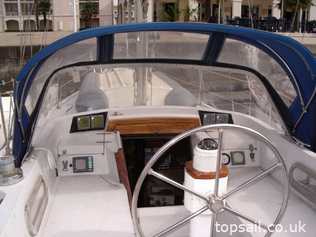 1975 Coronado 35 Centre Cockpit
