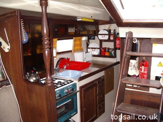 1975 Coronado 35 Centre Cockpit