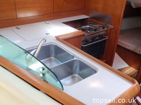 2003 Jeanneau Sun Odyssey 37