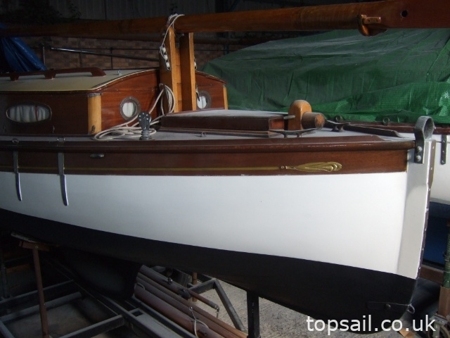 1886 River Cruiser Class Yacht & Trailer