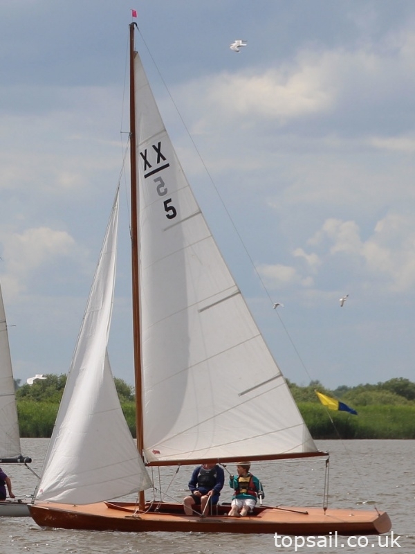 1947 Oulton Broad Restricted Class Rater & Trailer
