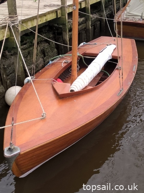 1947 Oulton Broad Restricted Class Rater & Trailer