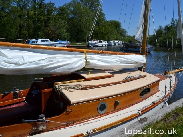 1983 Farrington 25 River Cruiser