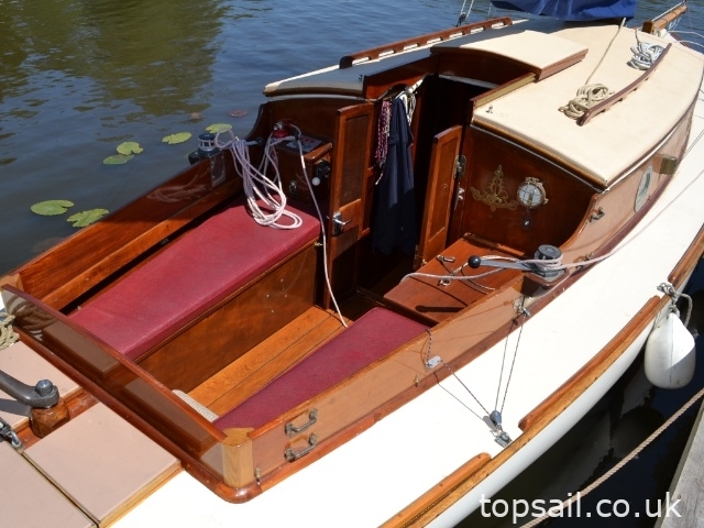 1983 Farrington 25 River Cruiser