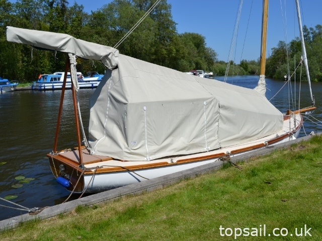 1983 Farrington 25 River Cruiser