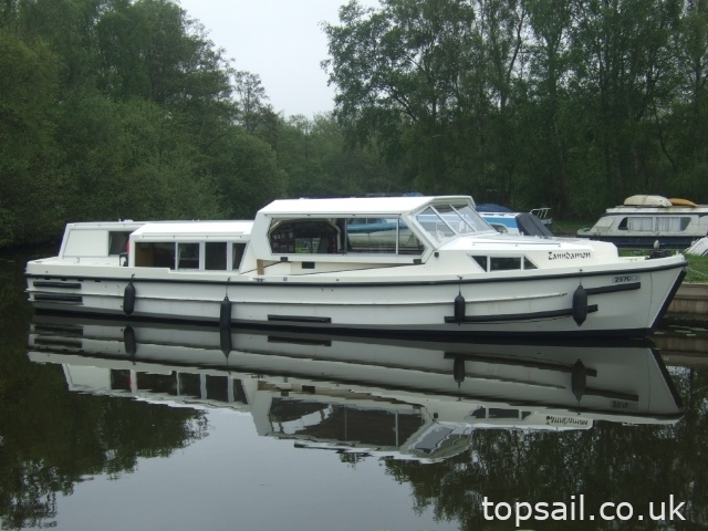 1984 Connoisseur 42 Motor Cruiser (Ideal Liveaboard!)