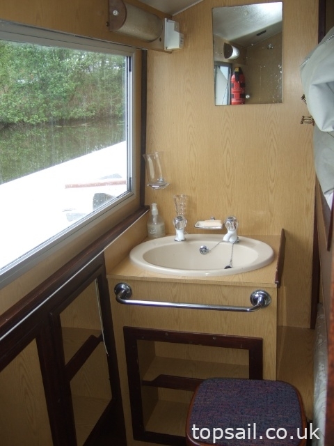 1984 Connoisseur 42 Motor Cruiser (Ideal Liveaboard!)