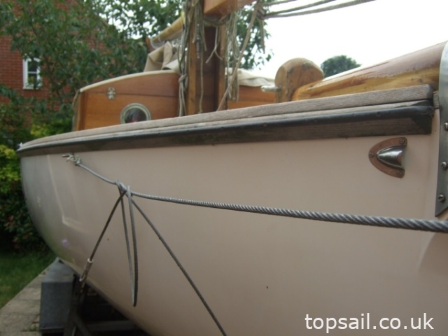 1988 Farrington 25 River Cruiser