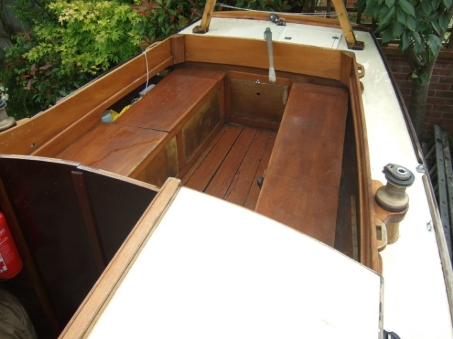 1988 Farrington 25 River Cruiser