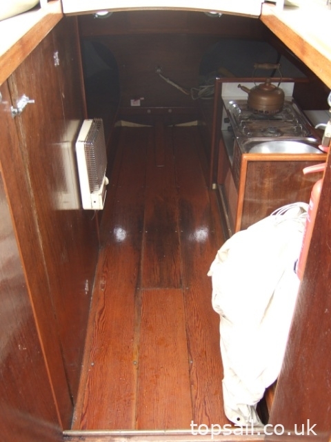 1988 Farrington 25 River Cruiser