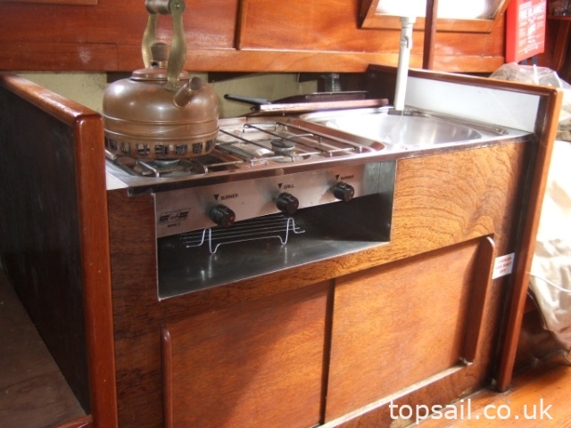 1988 Farrington 25 River Cruiser